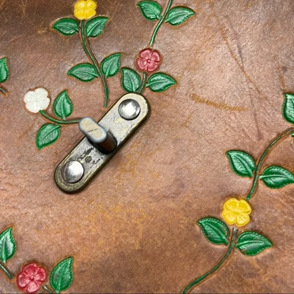 ‼️SOLD‼️Vintage Leather Handmade Crossbody Flower Painted Purse - Picture 6 of 6